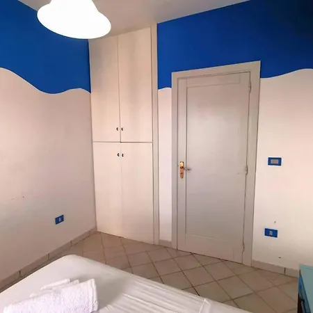 Al Piano Primo A 100 Mt Dal Mare Apartmán *